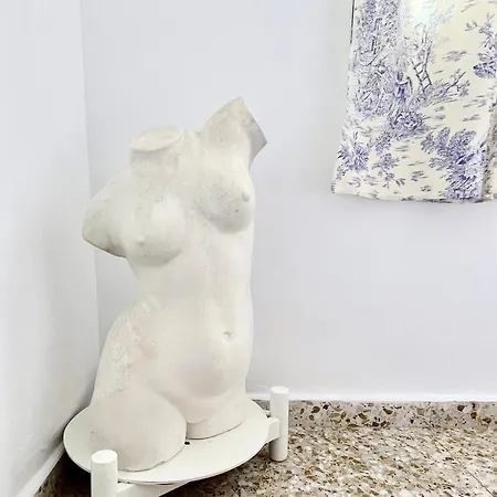 El Violetu Nyaraló Cue